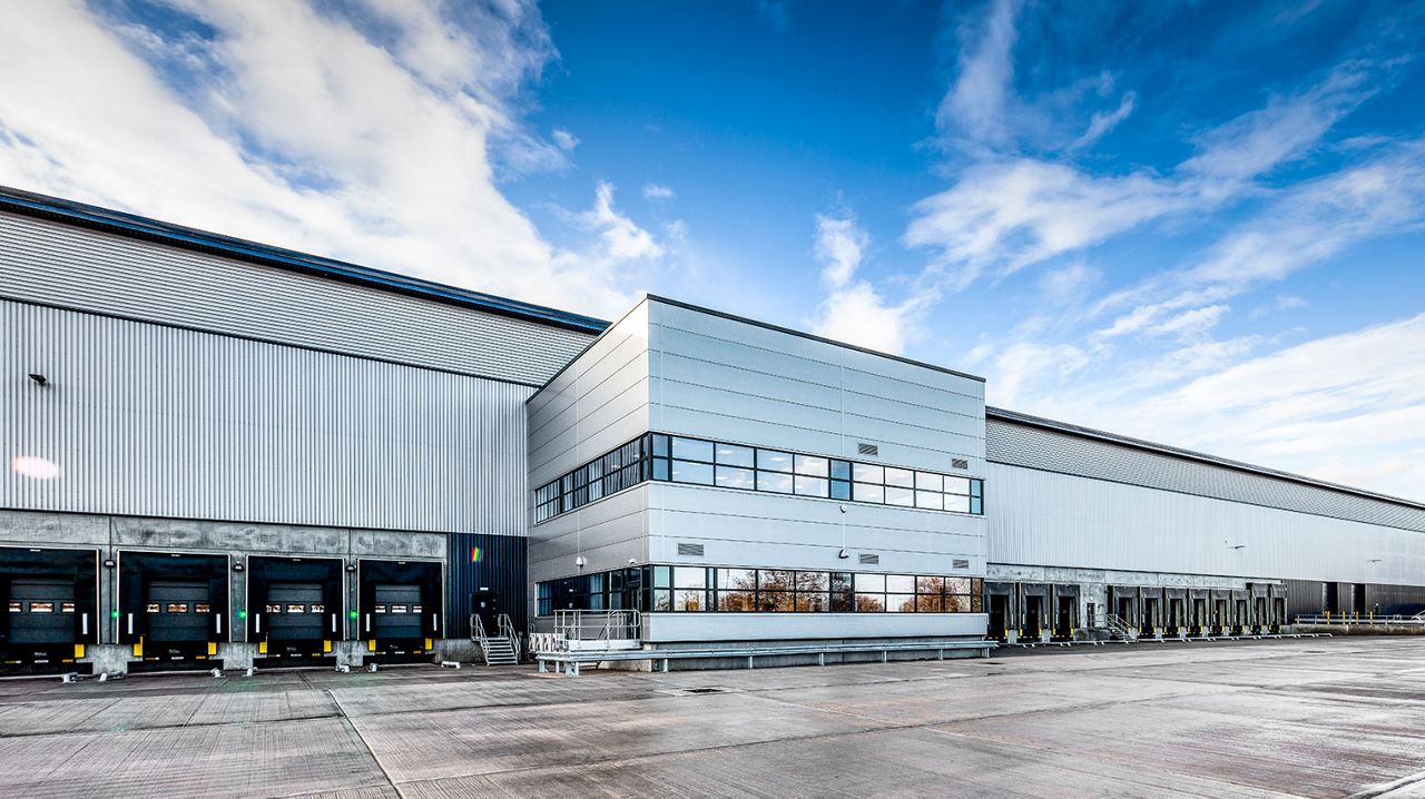 Efficient, reliable and durable distribution center doors | ASSA ABLOY