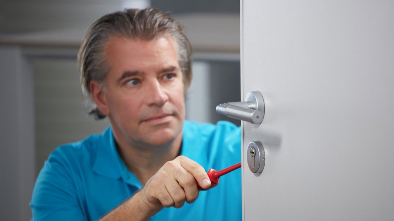 Installation des serrures ASSA ABLOY 