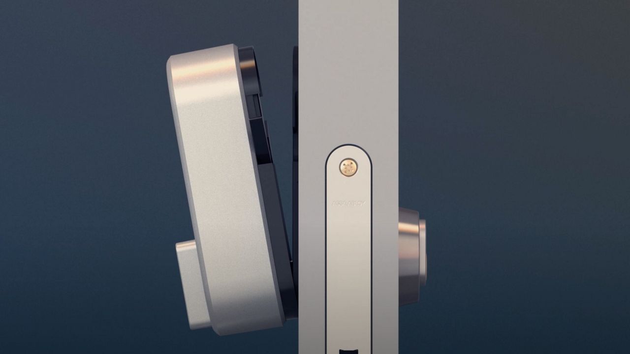 Yale Linus Scandinavia Lock installation.