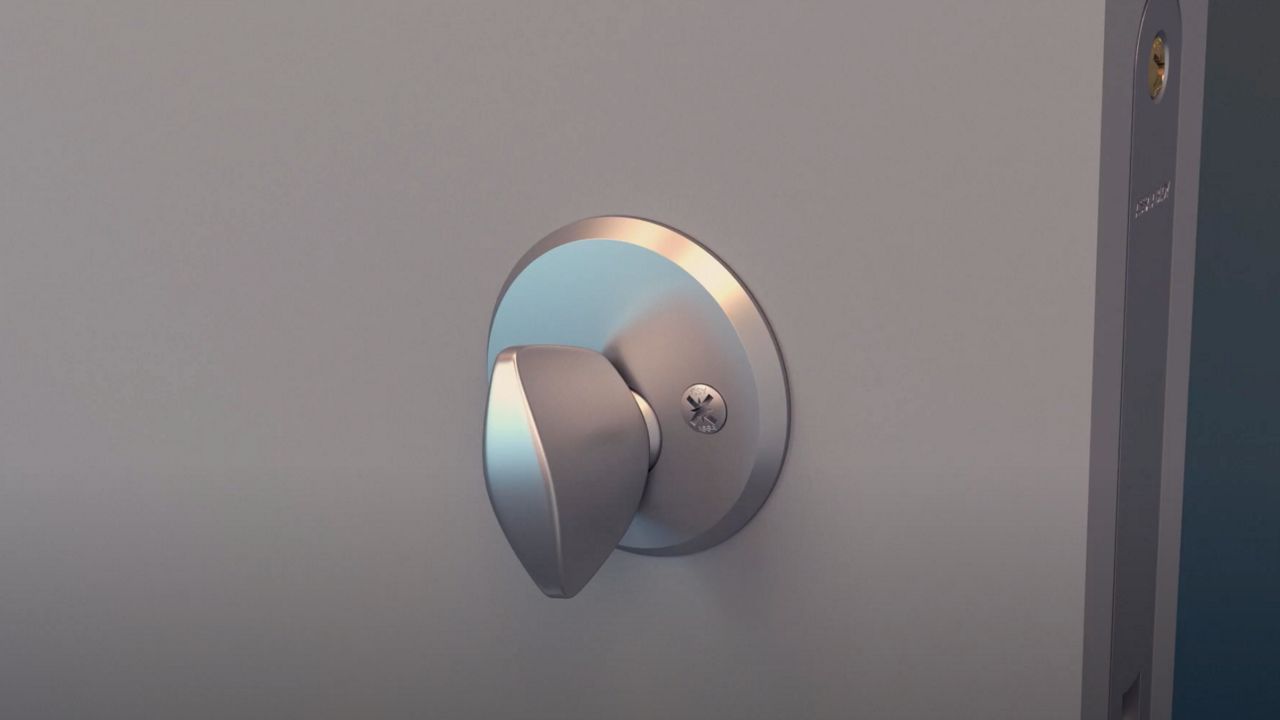 Yale Linus Scandinavia Lock installation.