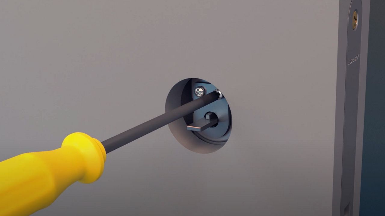 Yale Linus Scandinavia Lock installation.