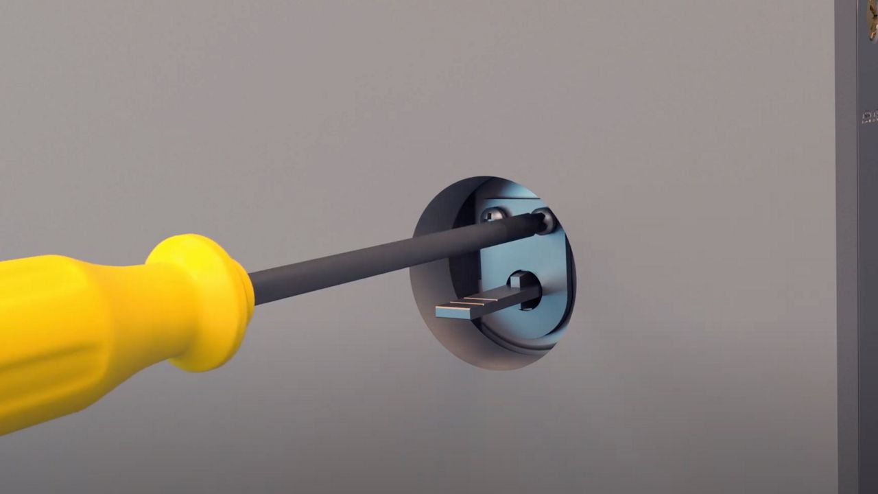 Yale Linus Scandinavia Lock installation.