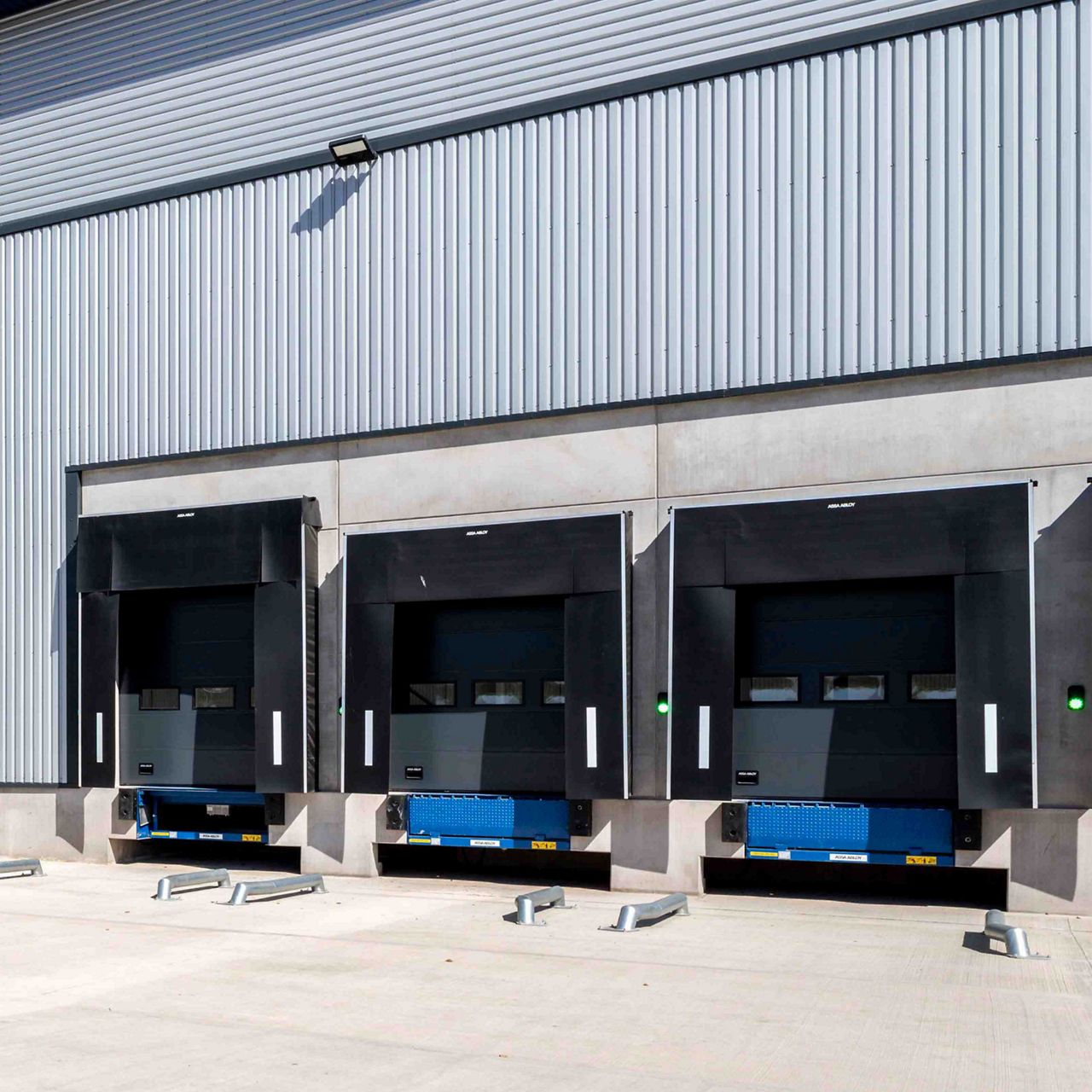 ASSA ABLOY loading bay equipment, including dock leveller, dock door and shelter