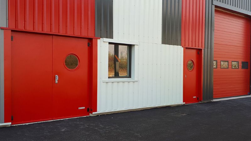L'entrée d'un entrepôt Portafeu