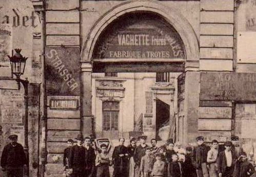 Ancienne photo de la devanture de la société Vachette