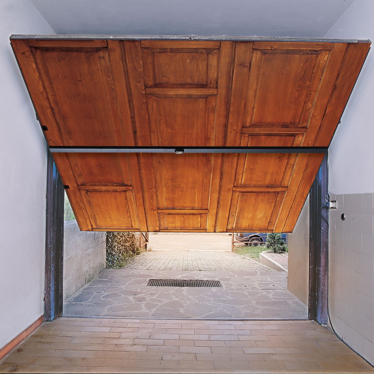 Image: Applicazione minisbarre orizzontali portone garage