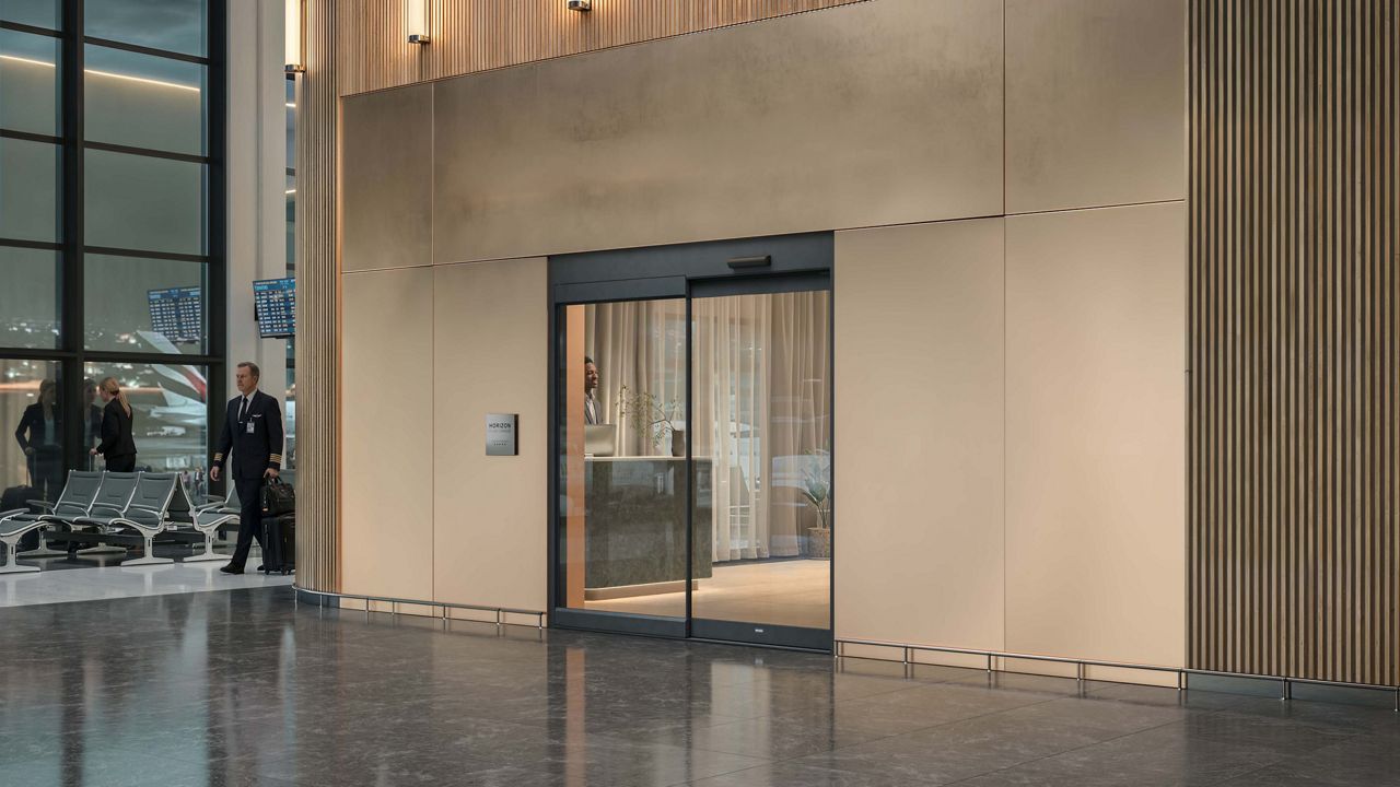 Image: Image de l’entrée d’un salon d’aéroport