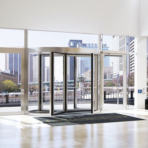 ASSA ABLOY RD100 manual revolving door with Smart Assist