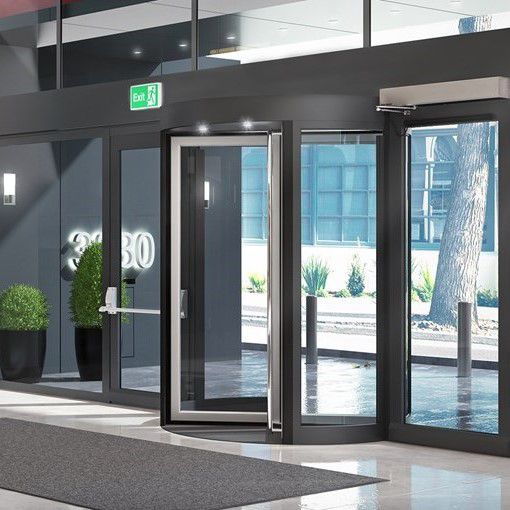 ASSA ABLOY RD100 manual revolving door with Smart Assist