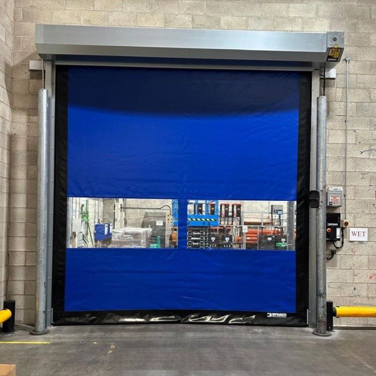 Dynaco M2 Power von Dove Doors Services Limited bei einem Industriekunden installiert