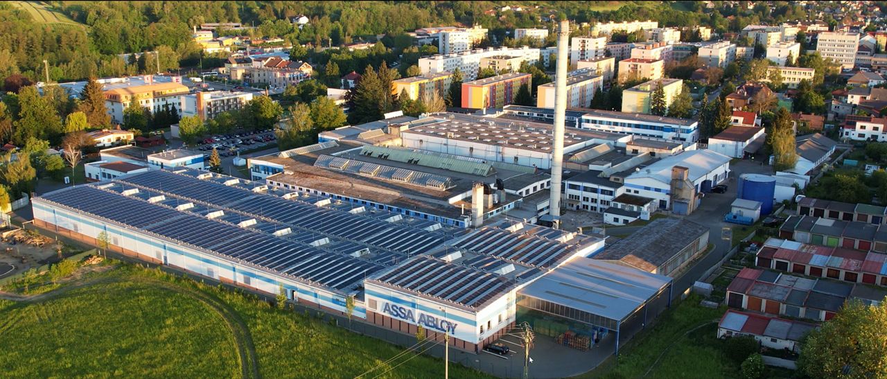 Letecký záběr na výrobní závod FAB (ASSA ABLOY) v Rychnově nad Kněžnou