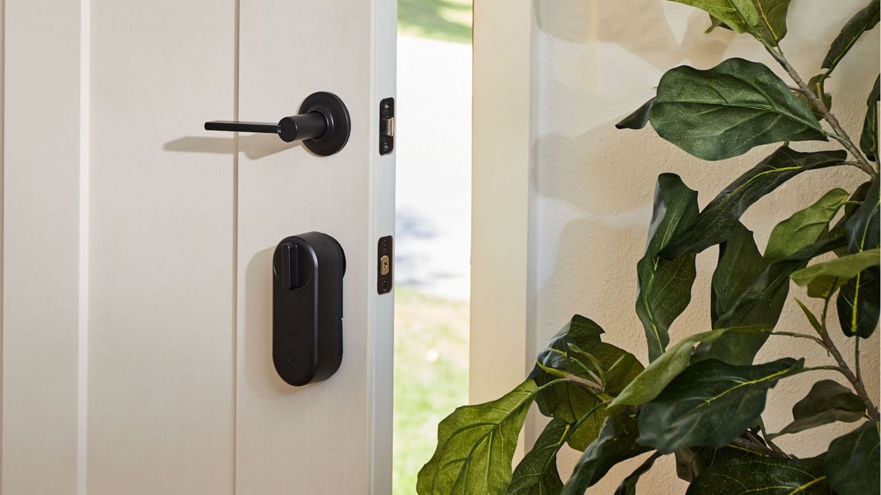 Serrure connectée Yale Linus pour porte d'entrée avec cylindre à profil européen