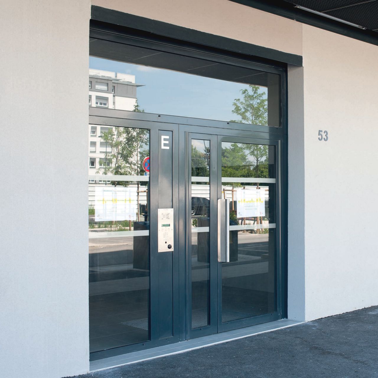 Porte de hall d'entrée