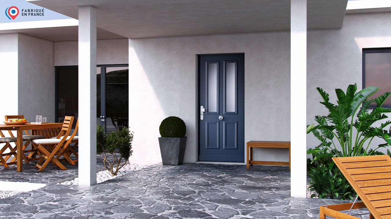 Porte blindée Fichet bleu de maison avec un vitrage