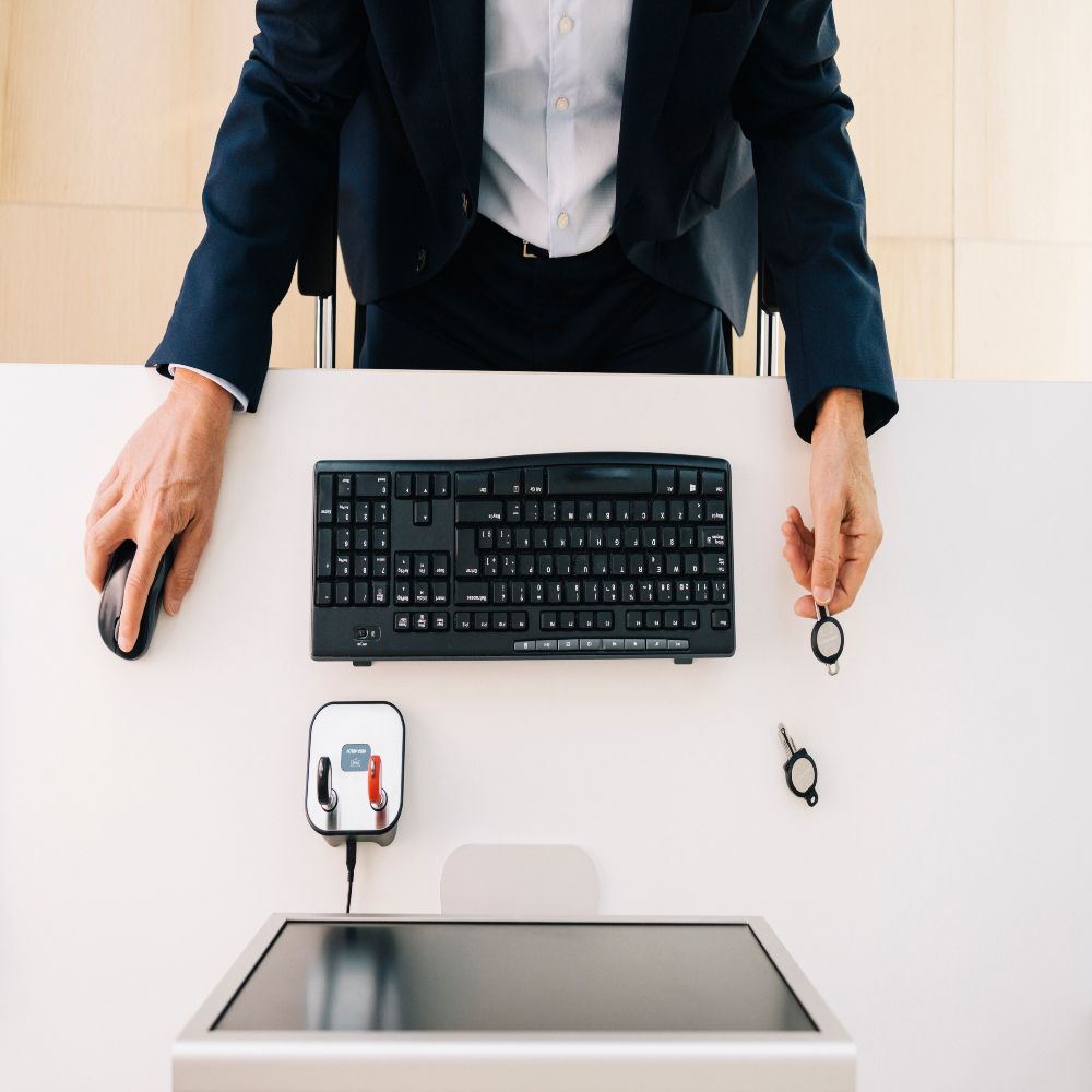 Image: eCLIQ Key being programmed