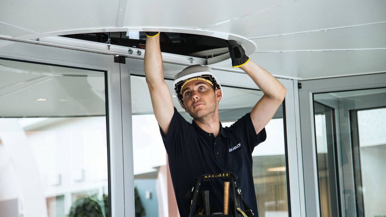 Kundendiensttechniker Reparatur Automatiktüren