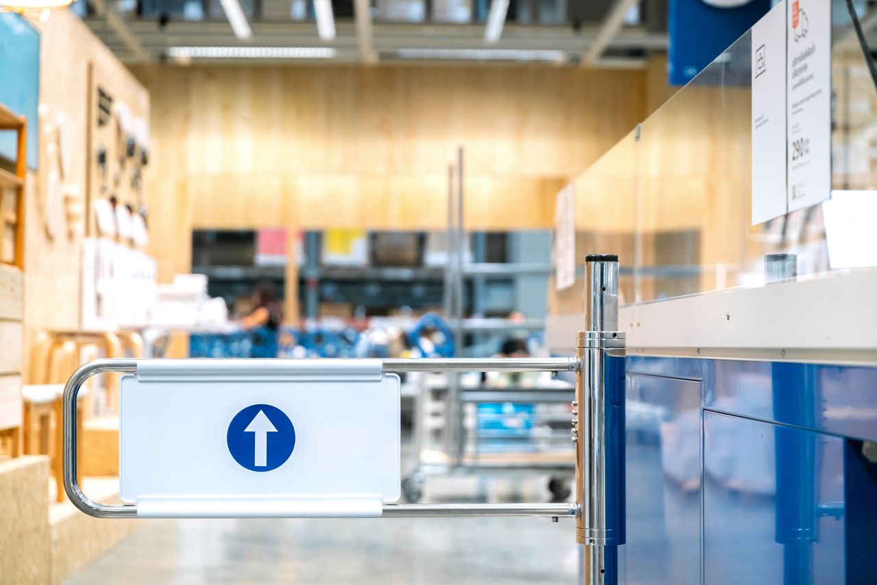 Entry gate for retail store