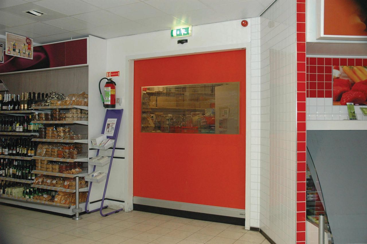 Image: Snelloopdeur in supermarkt