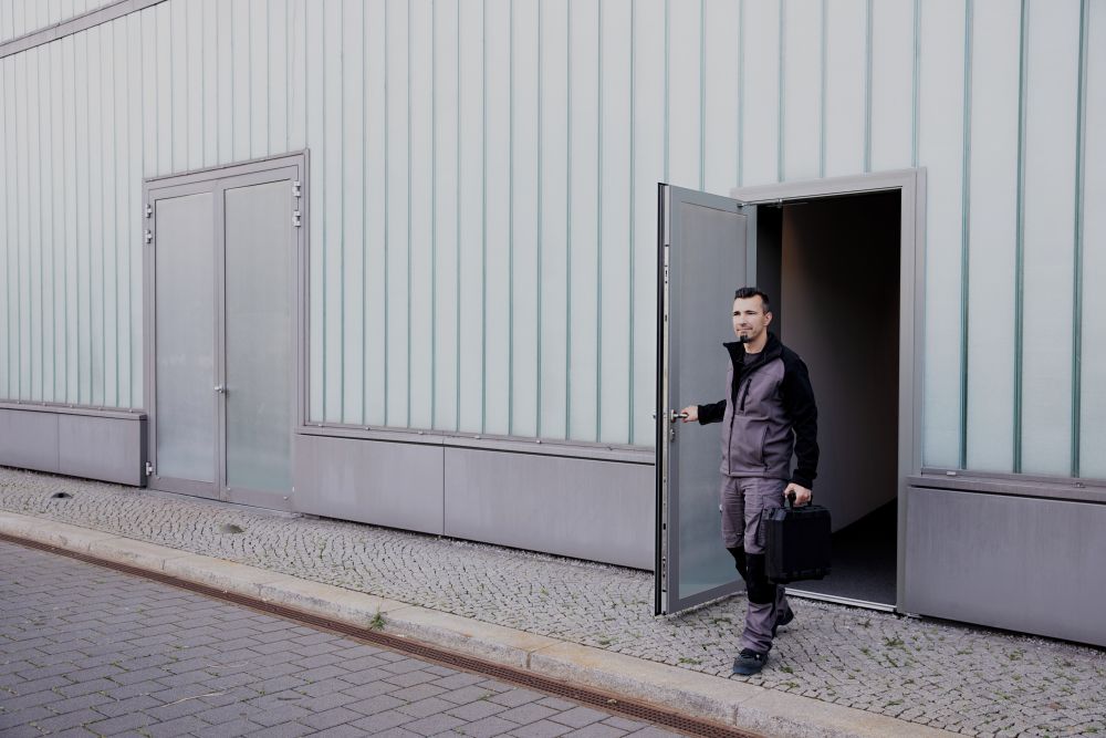 La porte se ferme automatiquement pour plus de sécurité