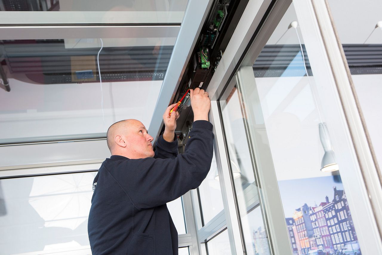 Montageteam Automatiktüren ASSA ABLOY Entrance Systems