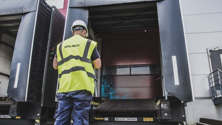 Servicetekniker vid lastkajen – förebygg innan det är för sent