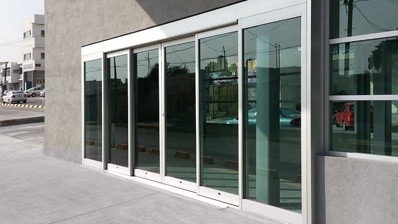 Frontview of the ASSA ABLOY SL500 Telescopic doors in a public building with glass walls.
