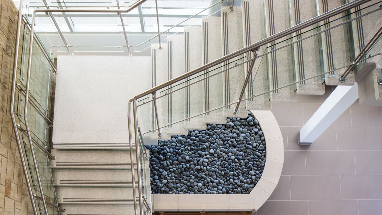 Safe routes through stairwells 