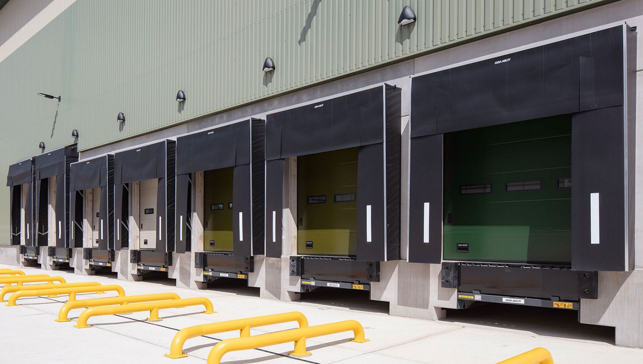 Example of a loading bay with dock levellers, shelter and wheel guides