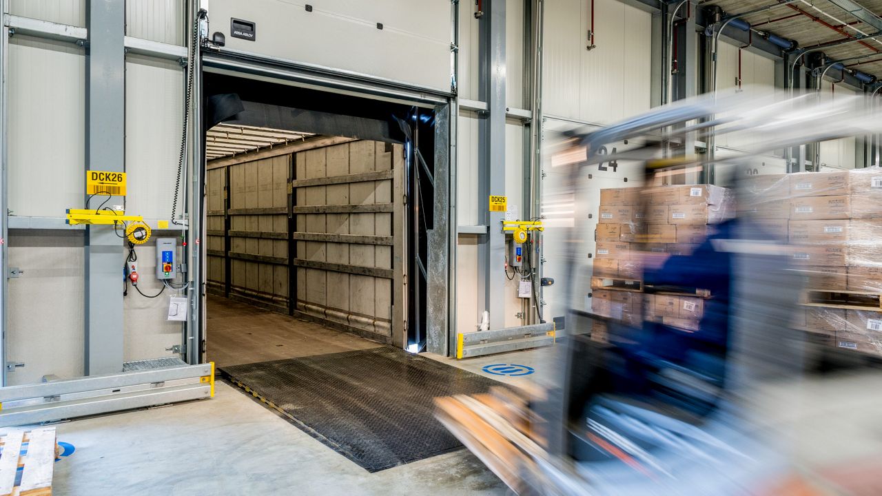 Dock levellers for efficient and safe loading