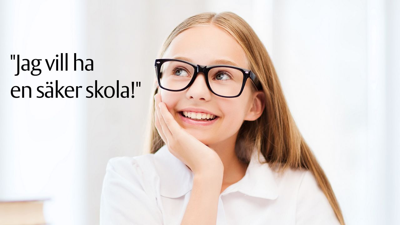 Flicka med glasögon