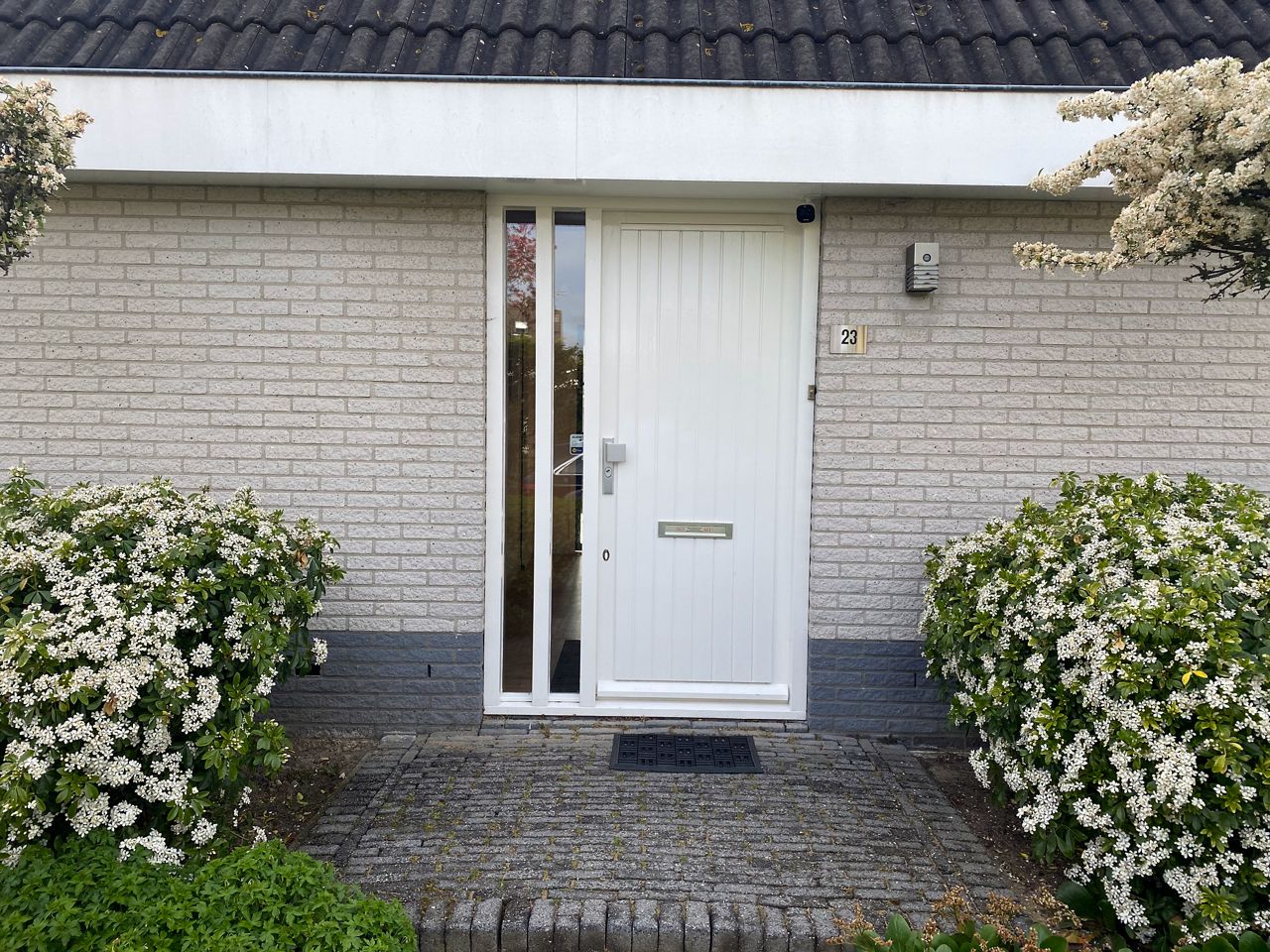 Voordeur met brievenbus