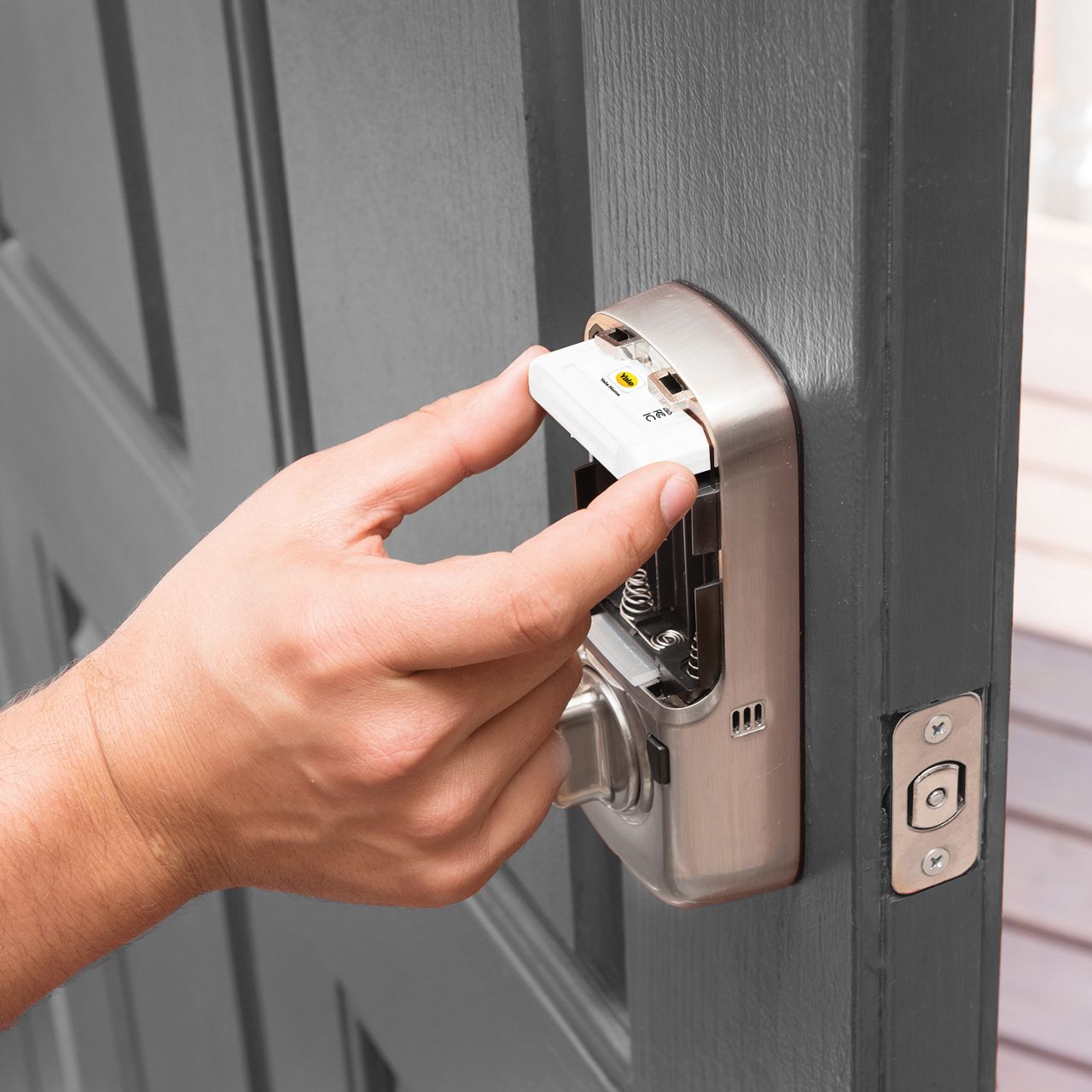 How do you remove an AL lock from a door?