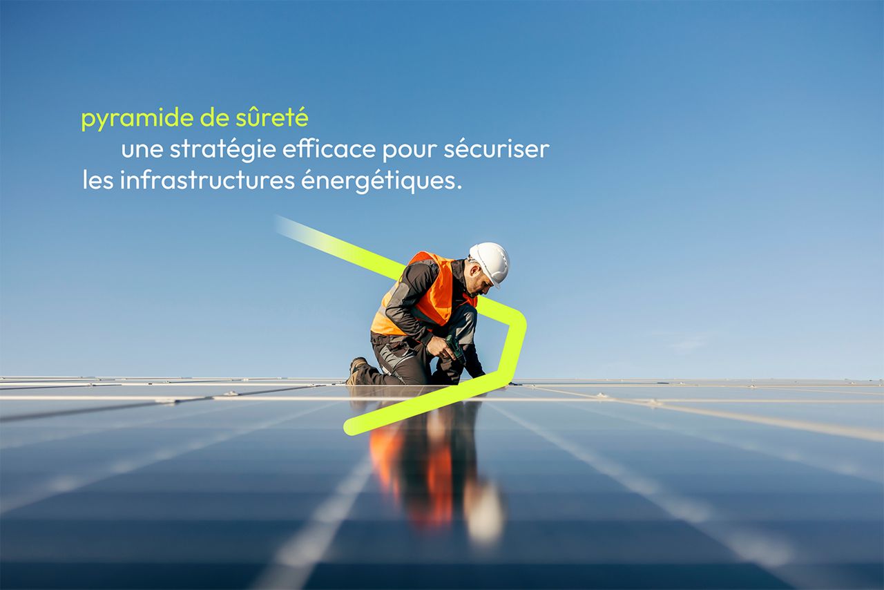 Personne effectuant une intervention sur des panneaux solaires.