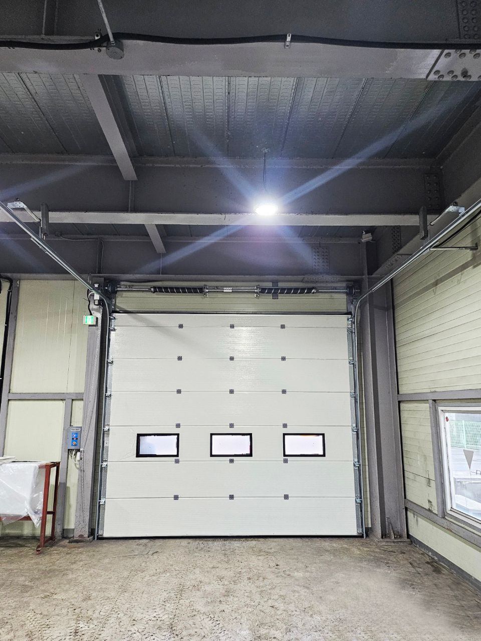 Image: Overhead Door OH1042PL